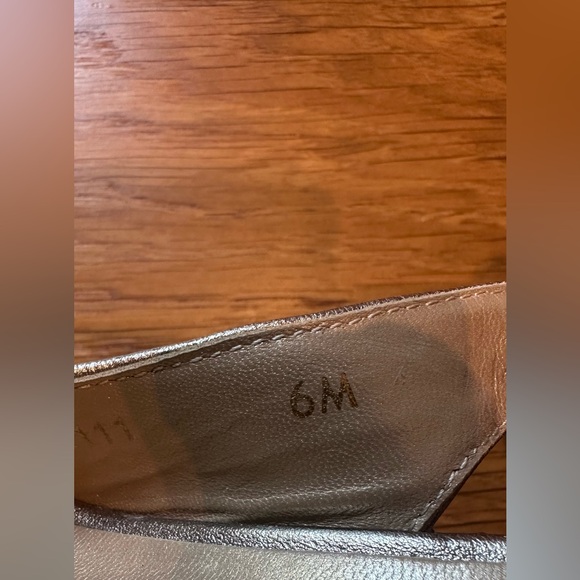 🖤 STUART WEITZMAN Brushed Gold Leather Wedge 🖤 - Picture 9 of 10